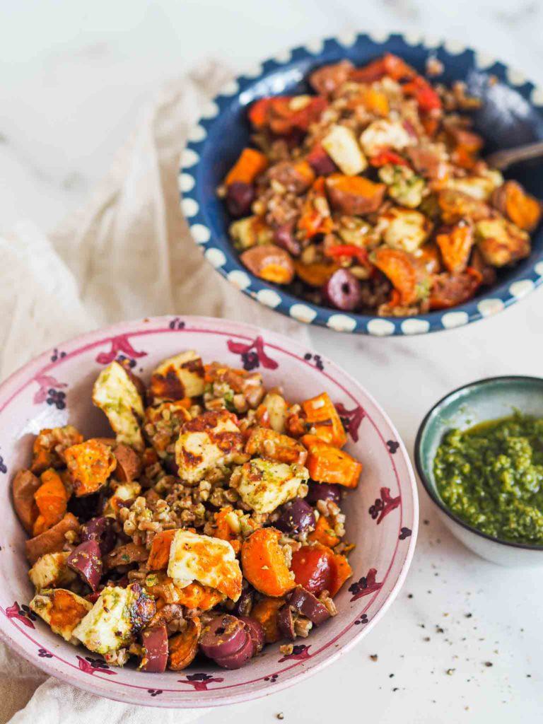 Halloumi salat med perlespelt