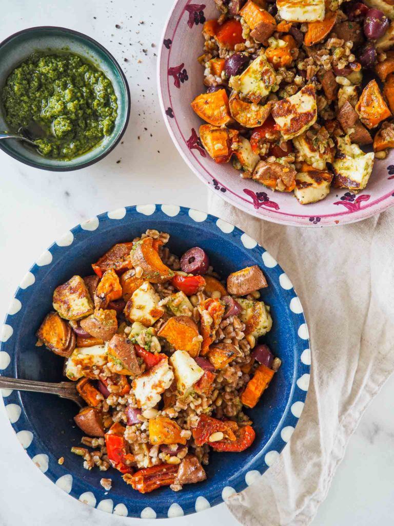 Halloumi salat med perlespelt