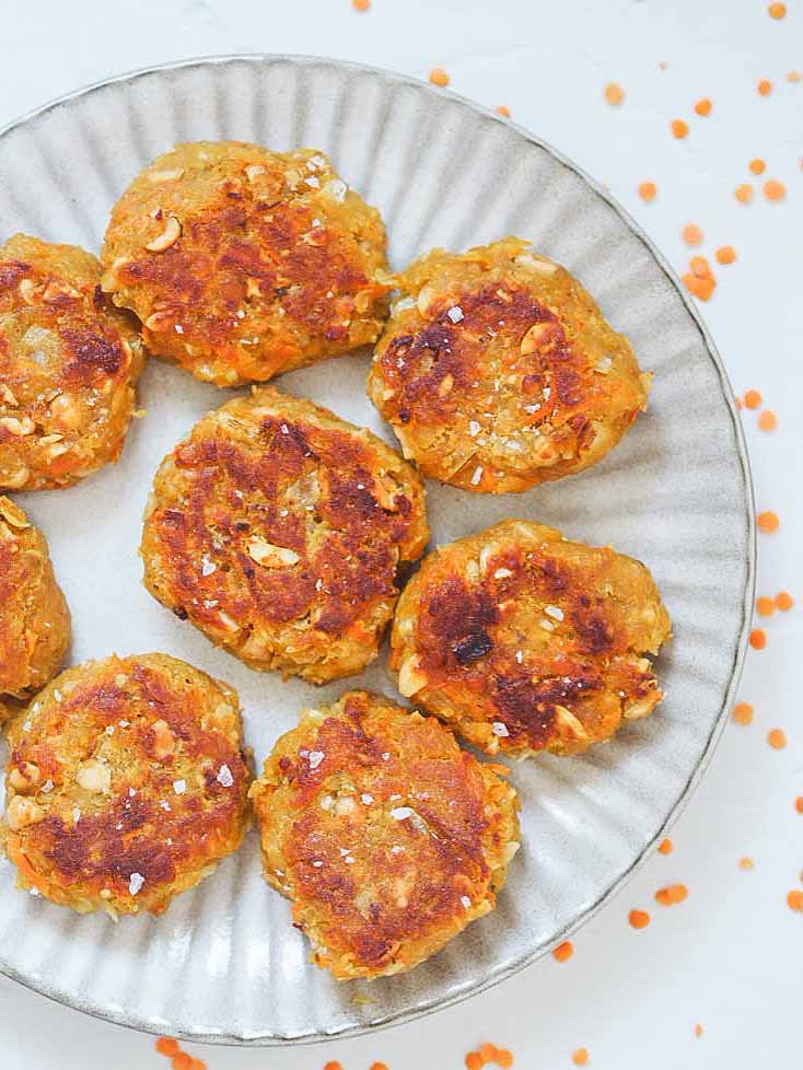 veganske frikadeller med røde linser og peanuts