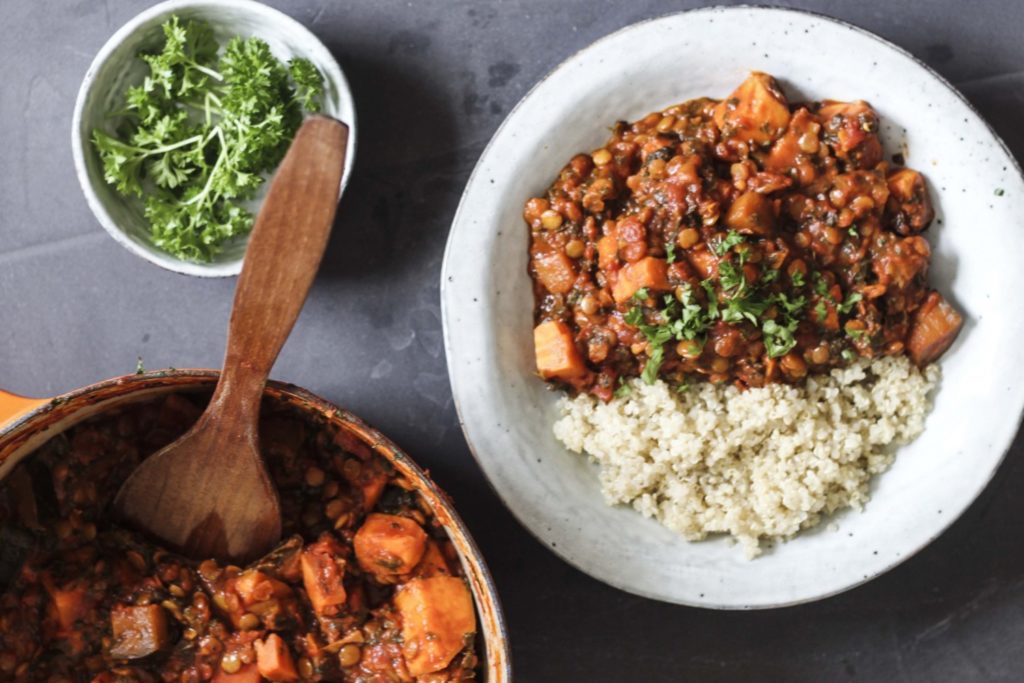 Vegetarisk ret med søde kartofler og linser 1 sweetpotatocurry2