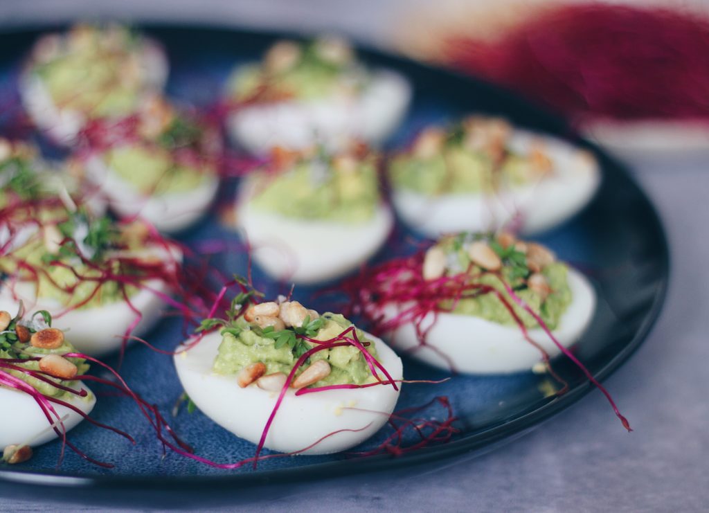 Æg med avocadofyld