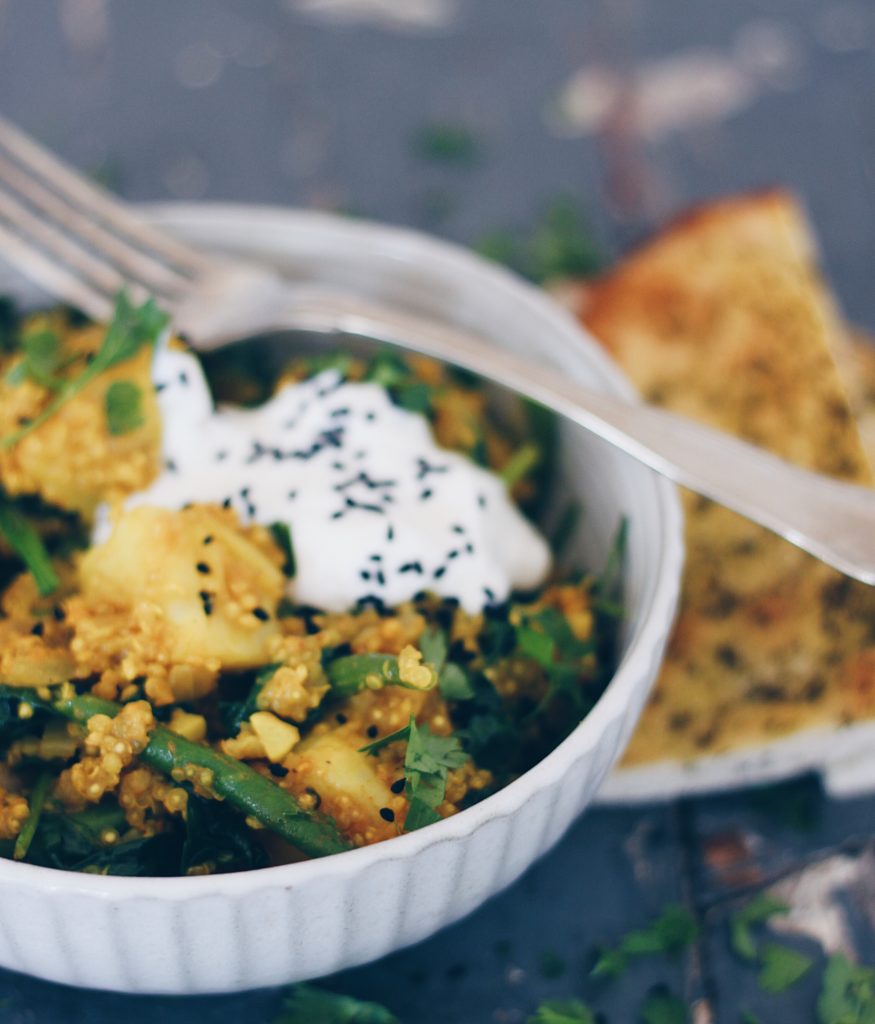 Curry med quinoa og kartofler