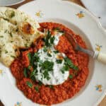 indisk dahl med kokosmælk og raita