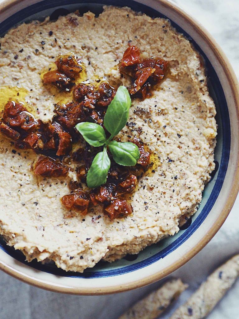 Hummus med soltørrede tomater