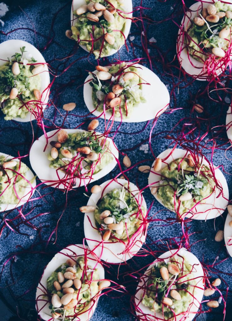 Æg med avocadofyld