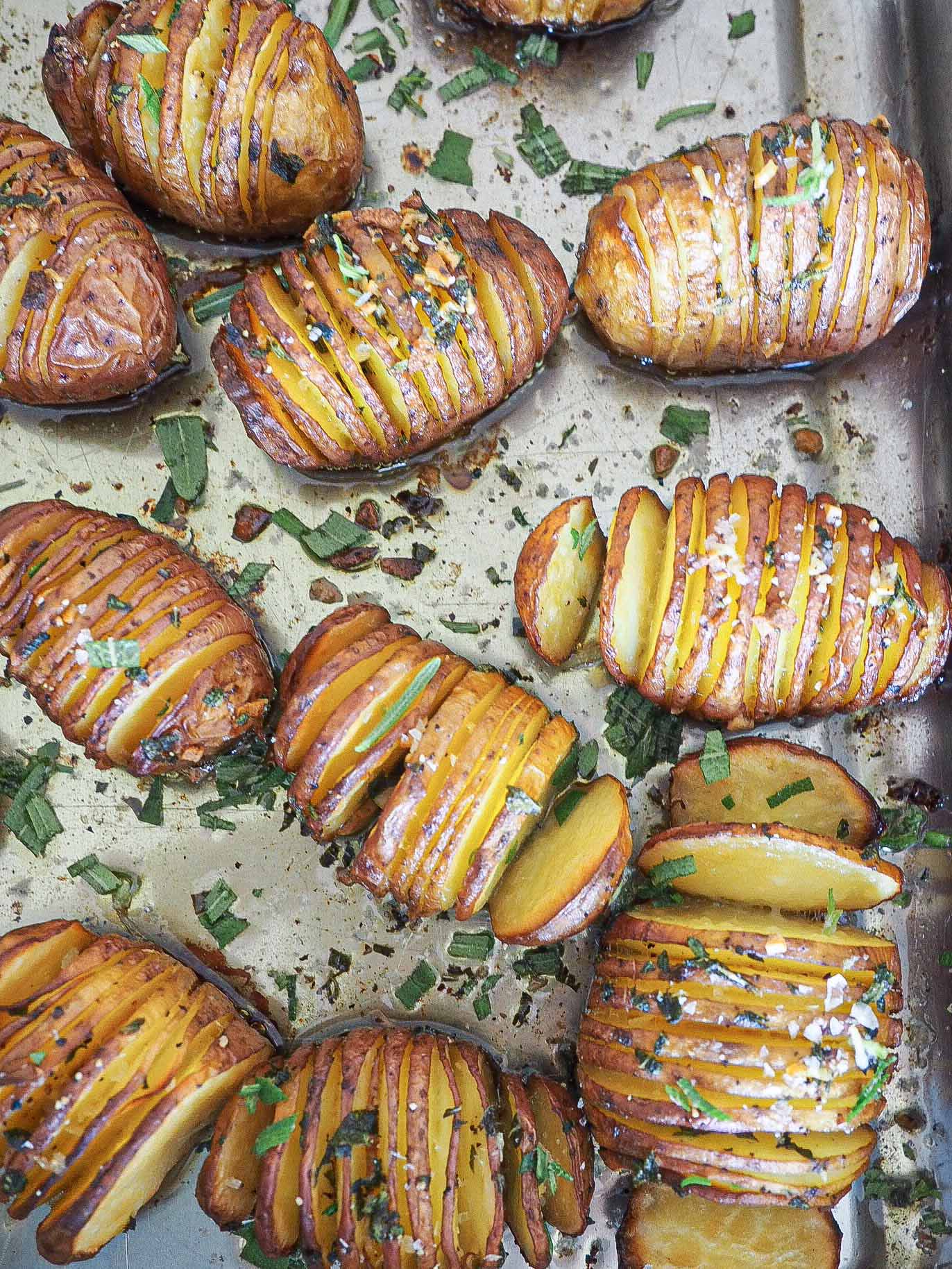 Hasselback Kartofler Med Smor Hvidlog Og Rosmarin