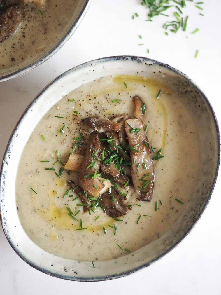 Jordskokkesuppe med østershatte