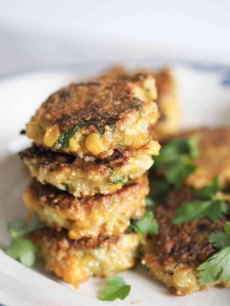 Quinoafrikadeller gulerødder og majs - og lækre vegetardeller