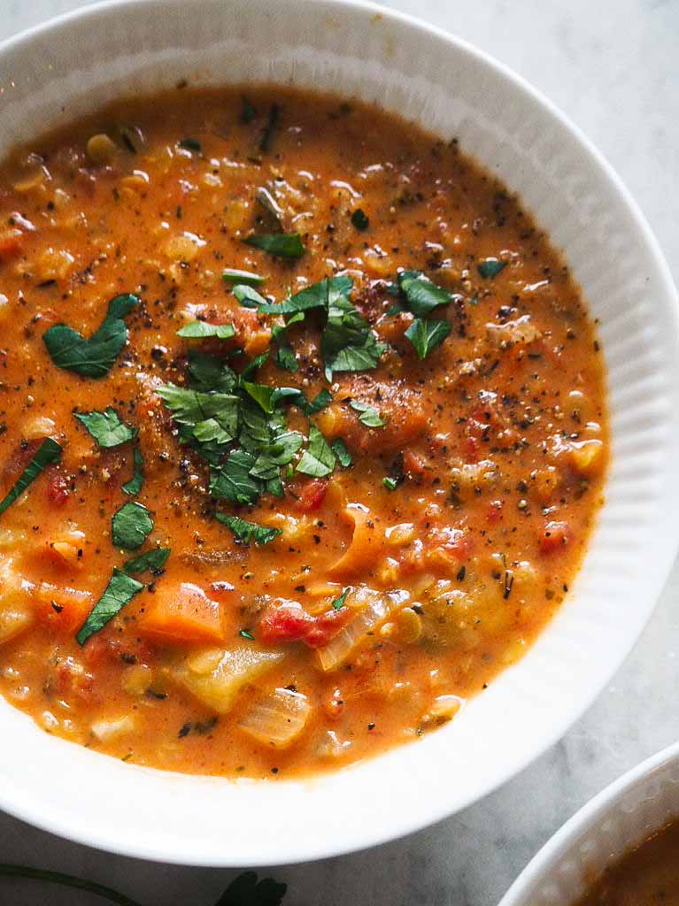 tomatsuppe med røde linser