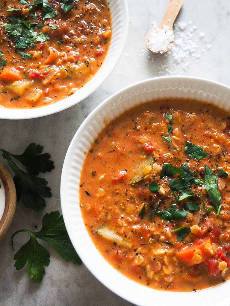 tomatsuppe med røde linser