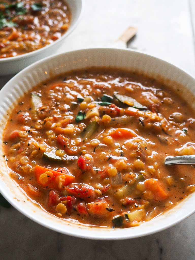 tomatsuppe med røde linser