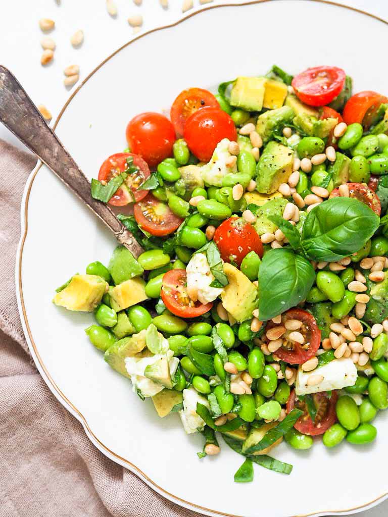 grøn salat med mozzarella