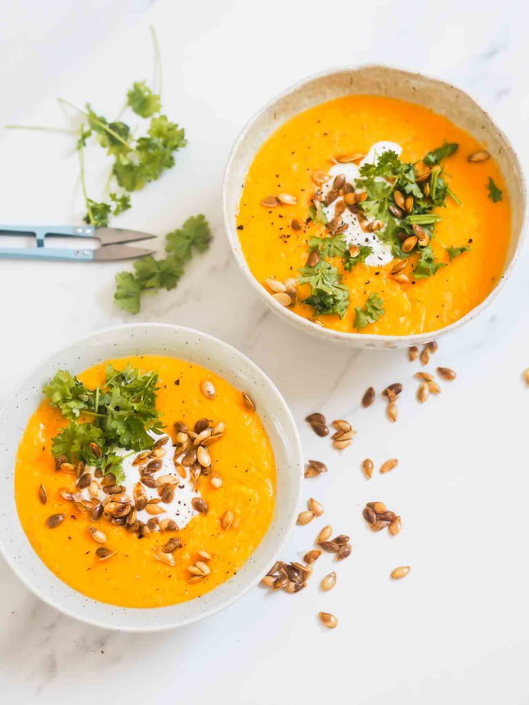 Opskrift på butternut squash suppe med røde linser