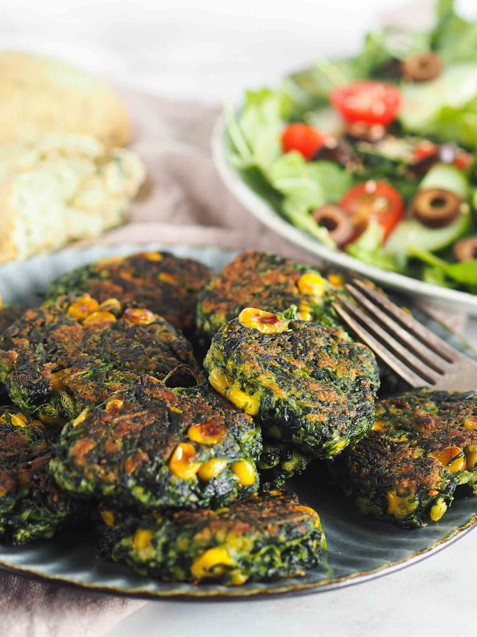 Vegetarfrikadeller med spinat og majs