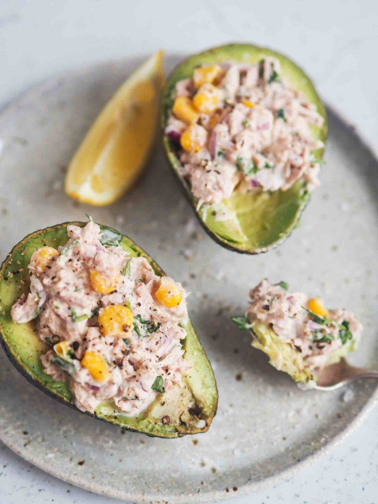 fyldt avocado med tunsalat