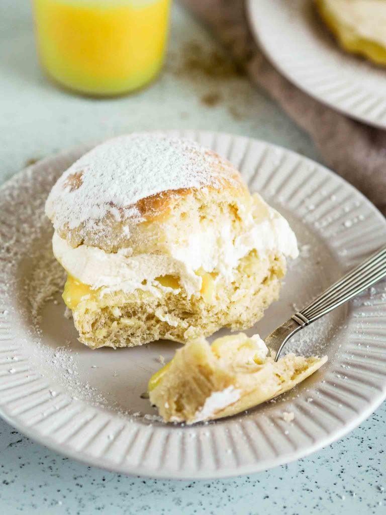 lemon curd semla