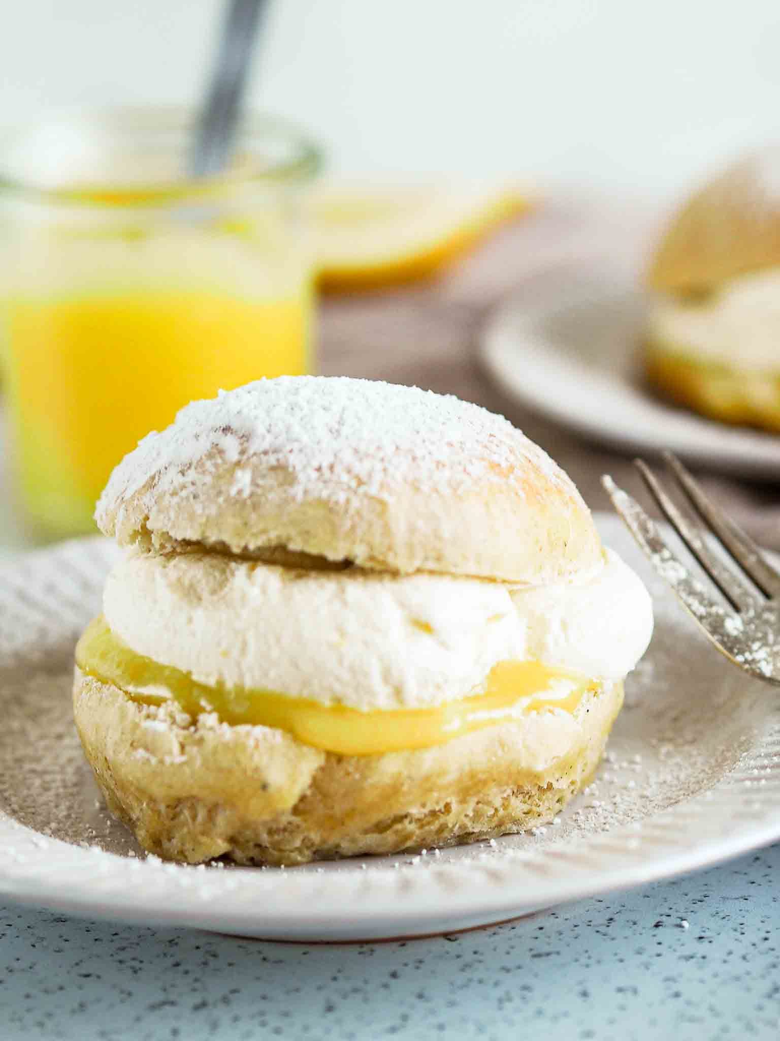 Semlor med lemon curd