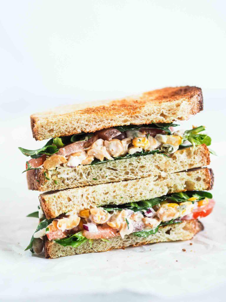 sandwich med kikærtesalat vegansk tunsalat