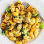 vegetarisk gnocchi opskrift med rosenkål