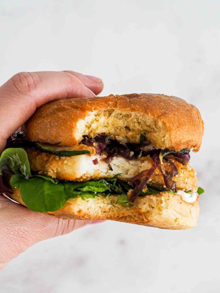 halloumi burger med paneret halloumi