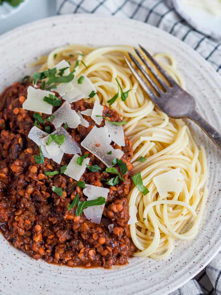 opskrift vegetar bolognese med røde linser