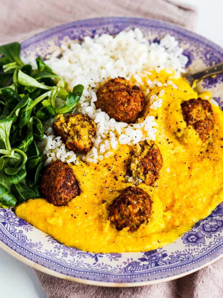 vegetar falafler med grøntsagssovs