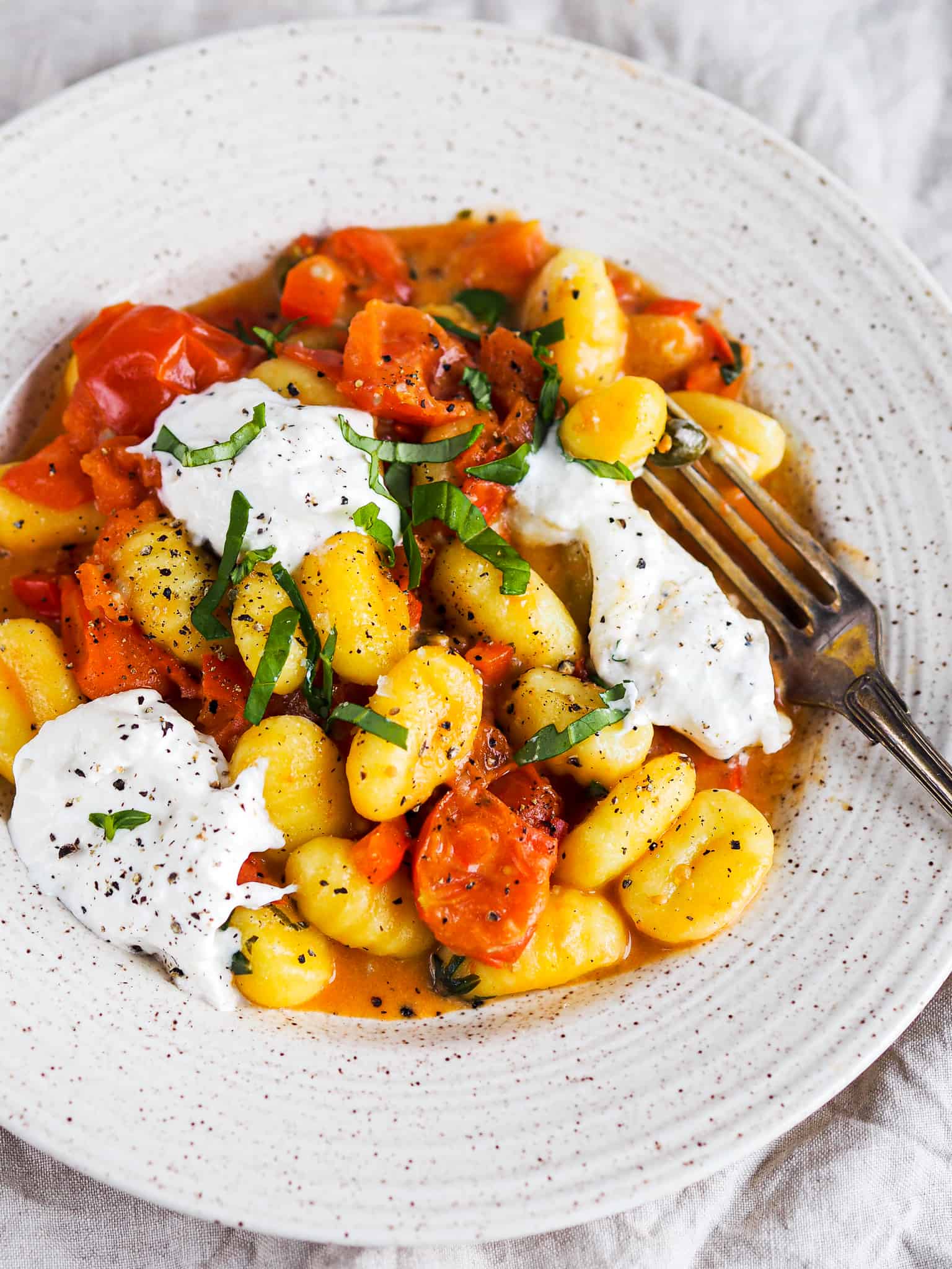 Gnocchi med tomatsauce og burrata