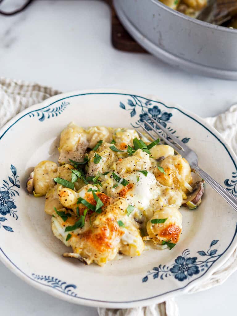 ovnbagt gnocchi med porrer og svampe