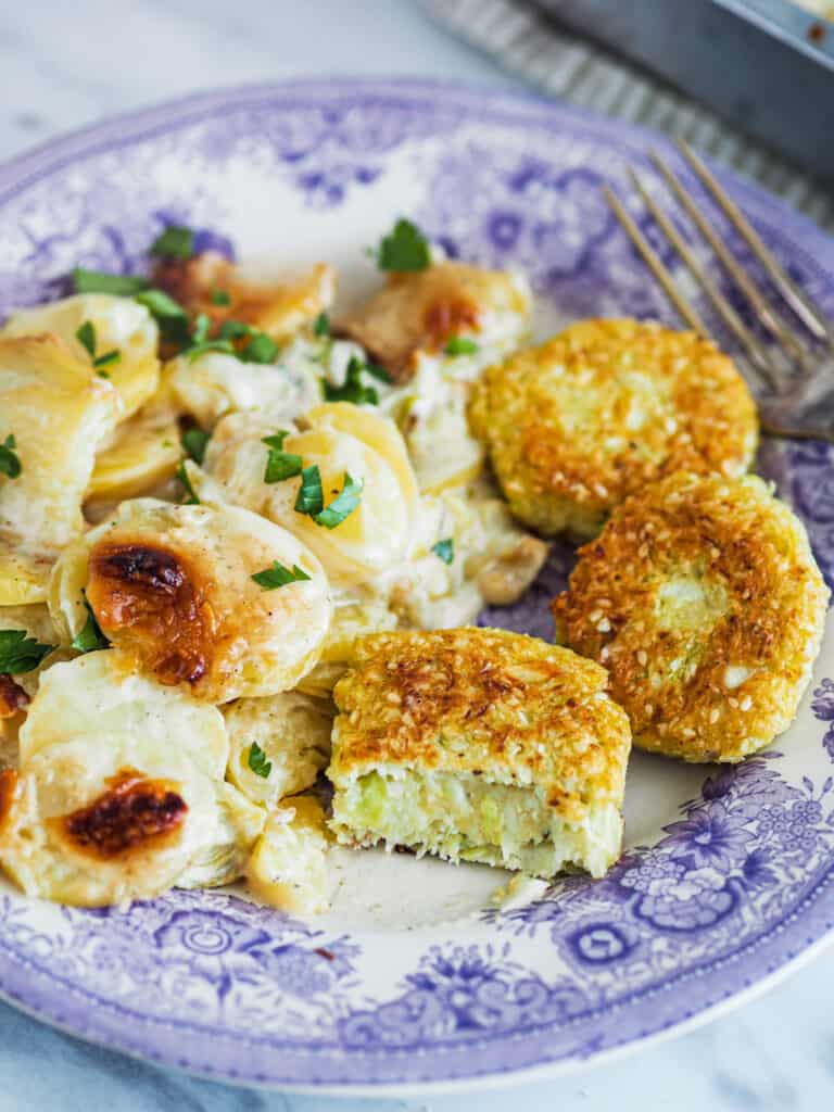 vegetariske frikadeller med spidskål aftensmad