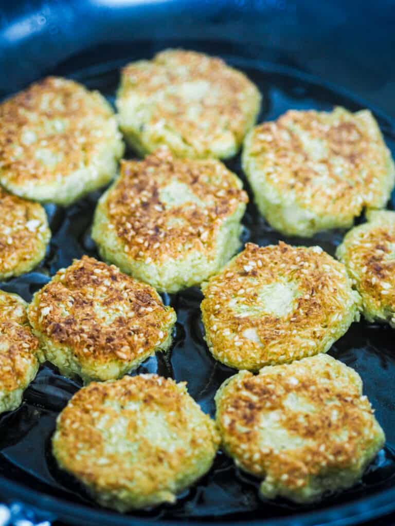 vegetariske frikadeller med spidskål opskrift