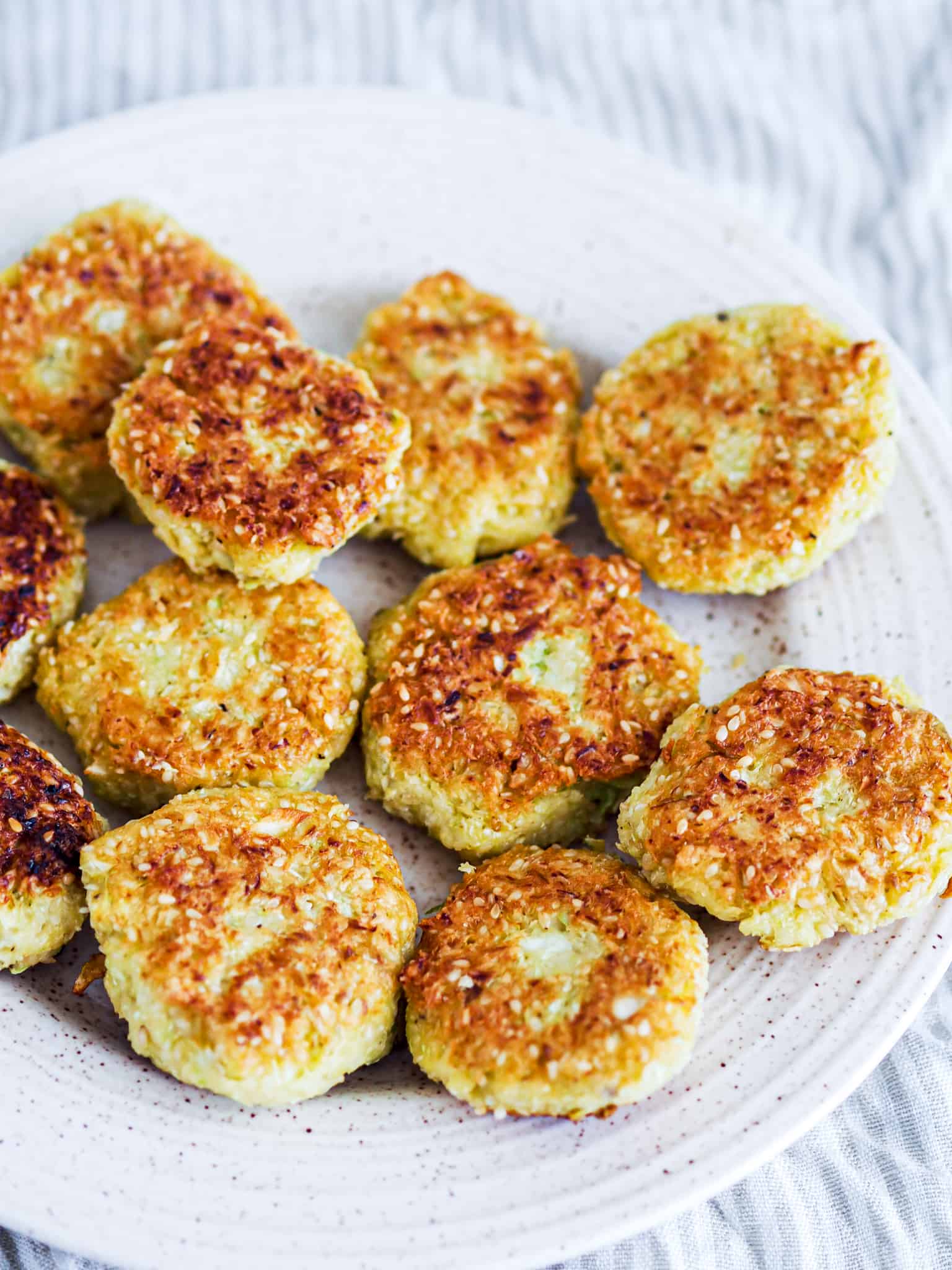 Vegetariske frikadeller med spidskål