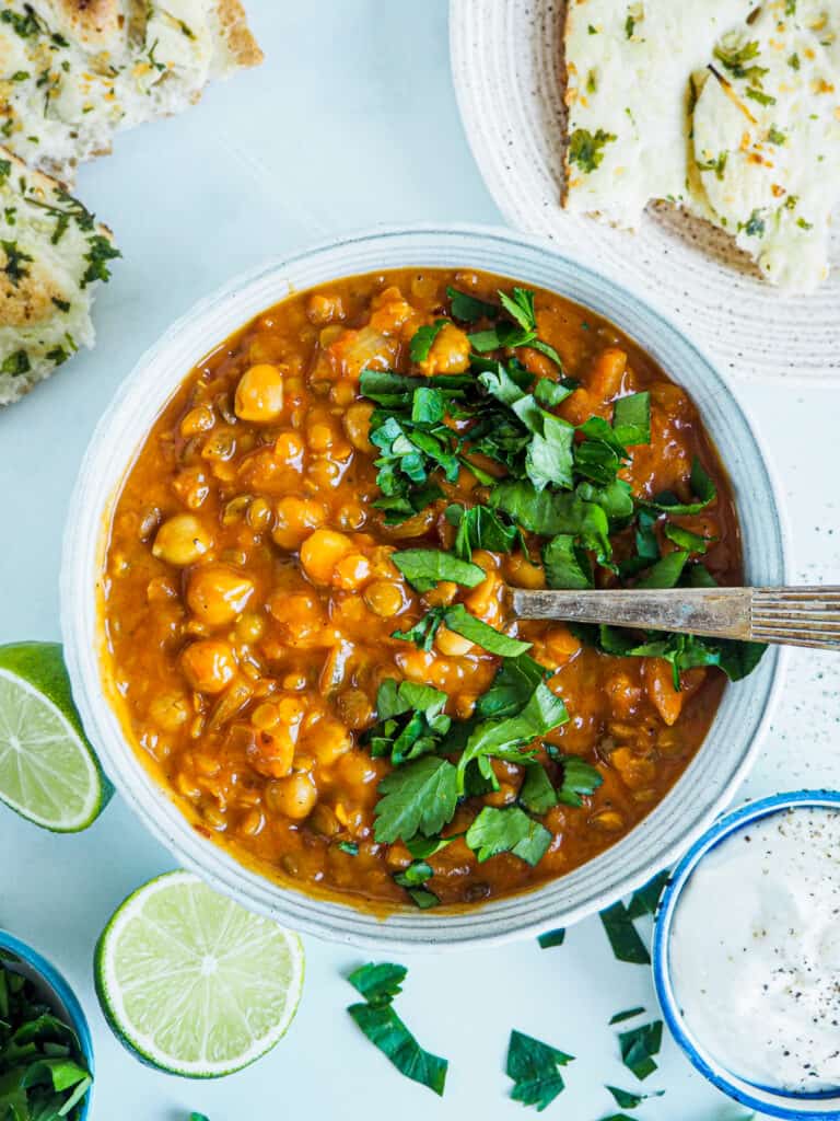 vegetarisk tikka masala med linser og kikærter