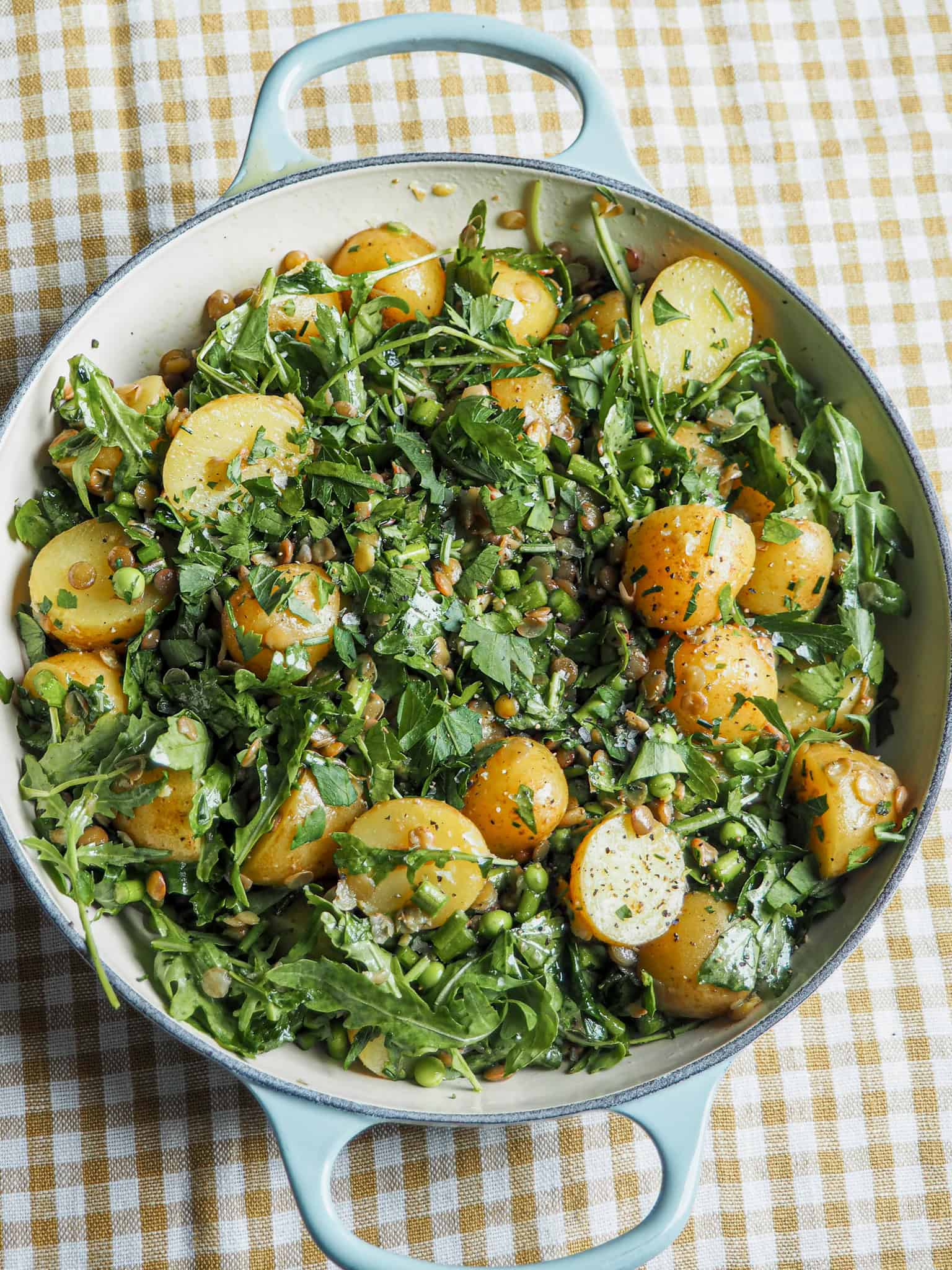 Grøn kartoffelsalat med grønne linser