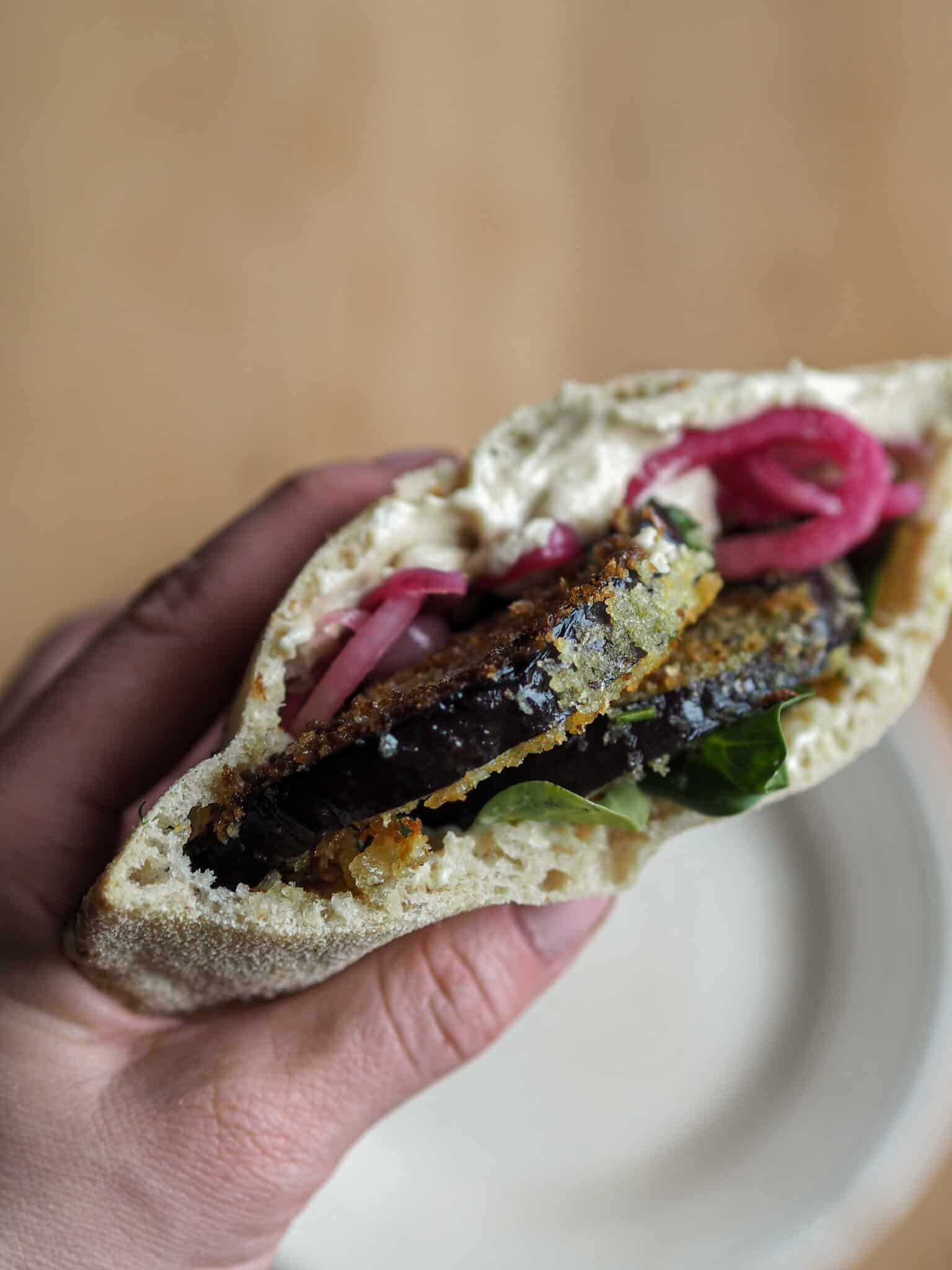 aubergine-b-ffer-perfekte-i-en-burger-eller-i-pitabr-d