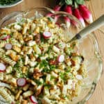 pastasalat med karrydressing og radiser