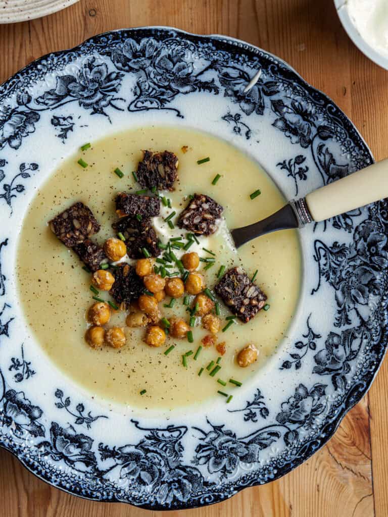 kartoffelsuppe med porrer