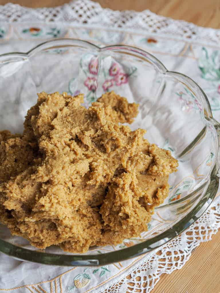 Ingredienser til kikærte blondie der er blevet blendet