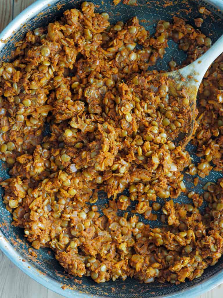 Pande med vegetarisk linsefyld