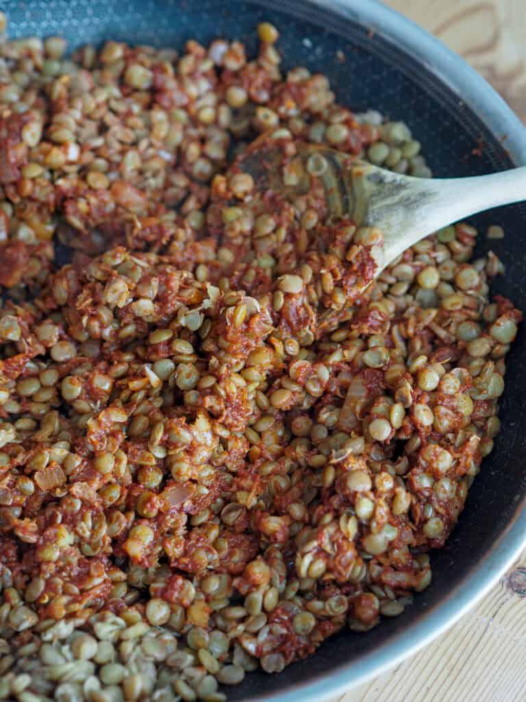 Vegetarisk linsefyld på panden