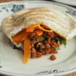 pitabrød med vegetarisk linsefyld