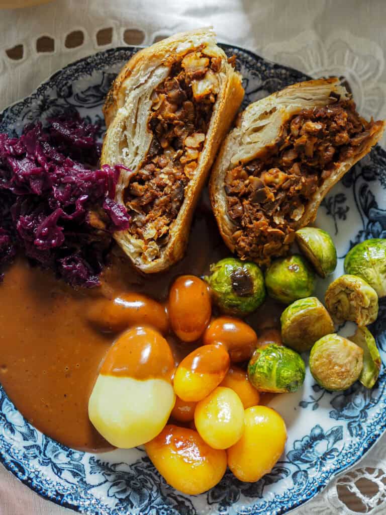 Tallerken med julemad og linsesteg