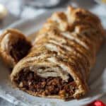 Indbagt linsesteg med svampe og nødder