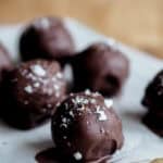 dadel brownie kugler med sorte bønner