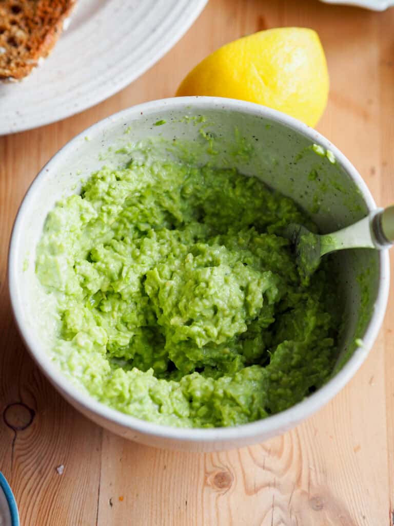 edamame spread i en skål