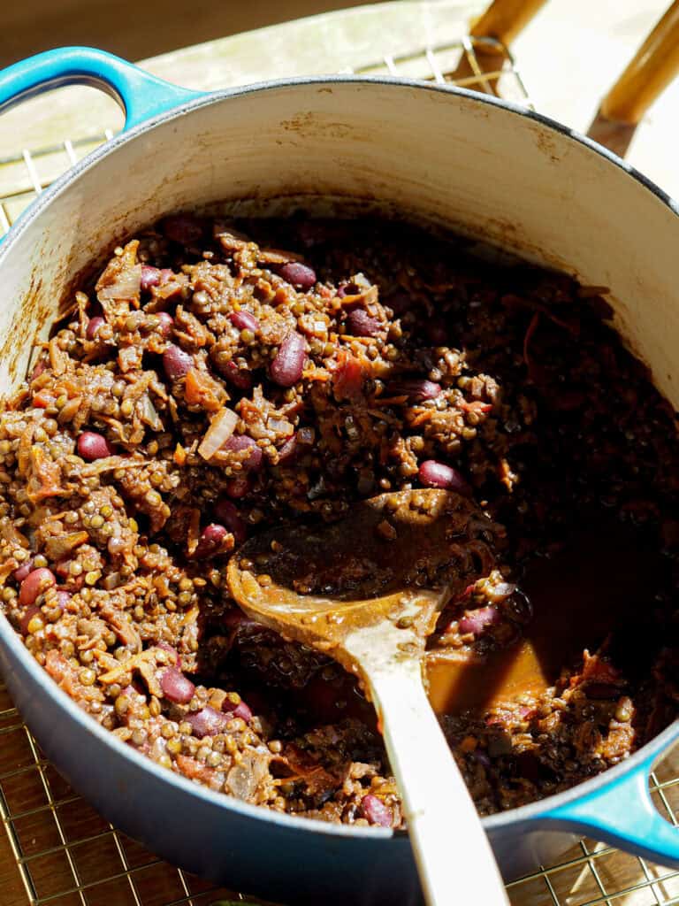 Gryde med chili sin carne med belugalinser