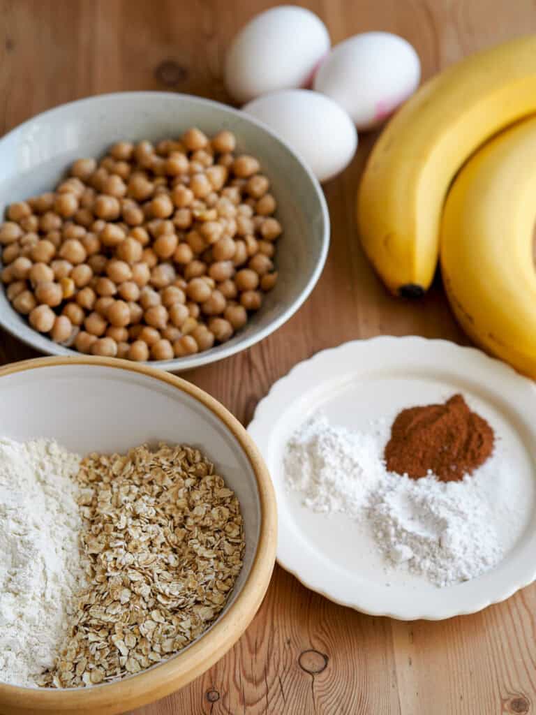 ingredienser til bananpandekager med kikærter