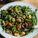 Gnocchi salat med belugalinser