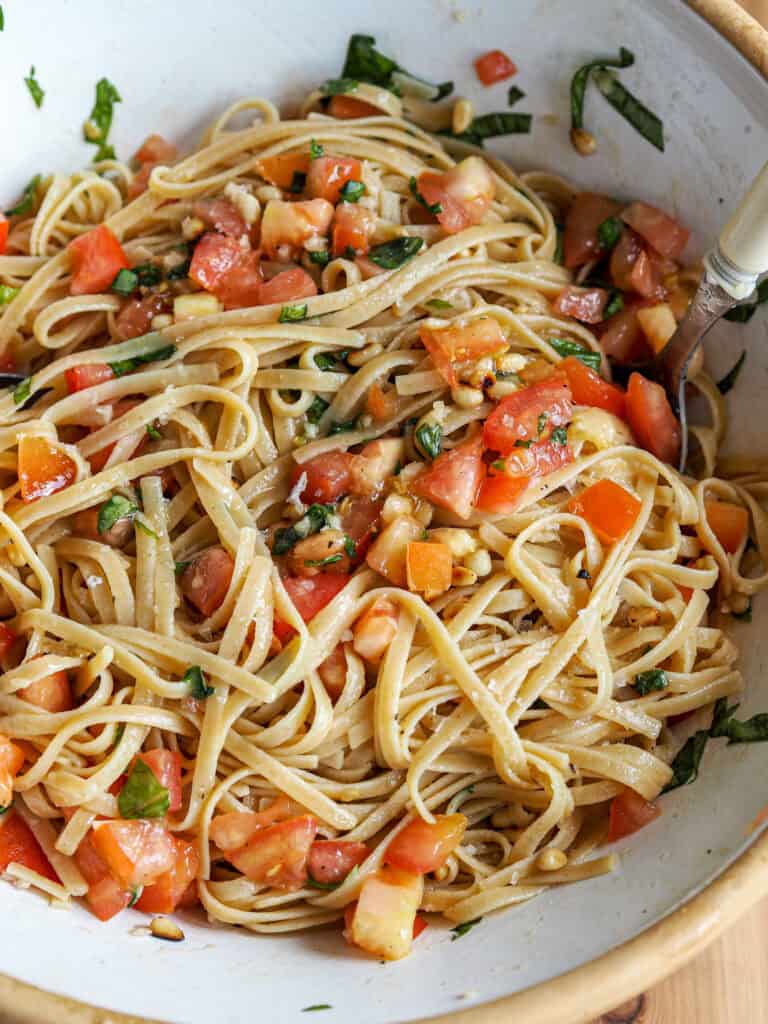 Pasta med friske tomater og hvidløg