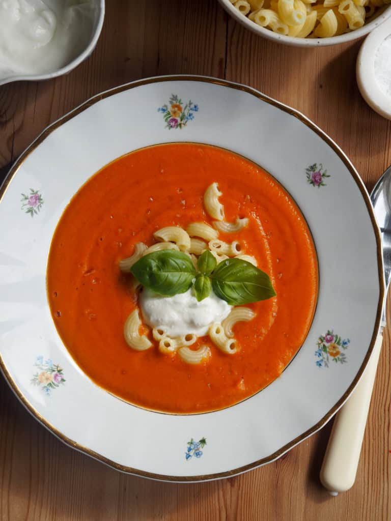 Tomatsuppe med røde linser