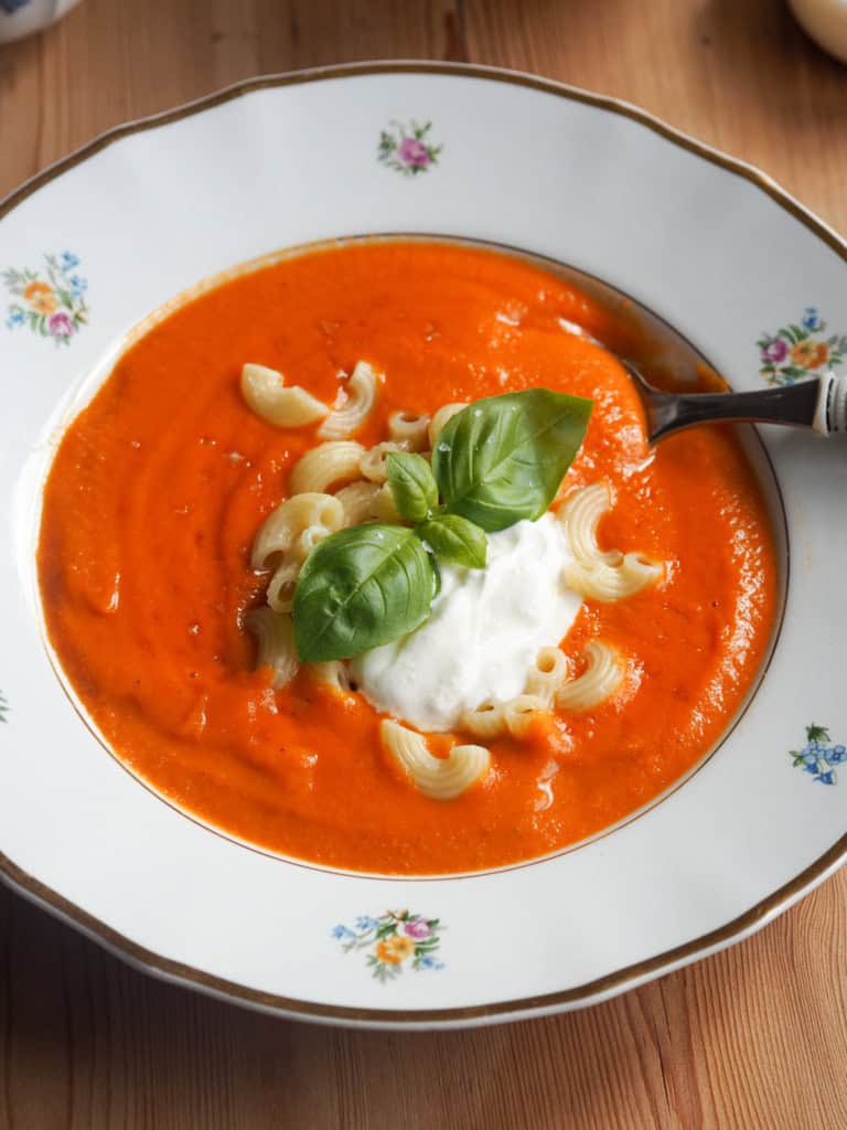 Tomatsuppe med røde linser
